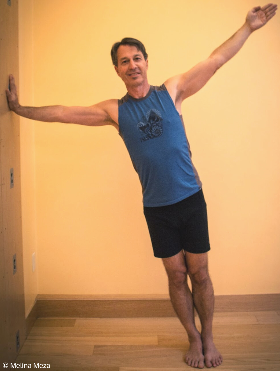 Man standing in yoga position Athletic man practicing yoga in vasisthasana  side plank variation