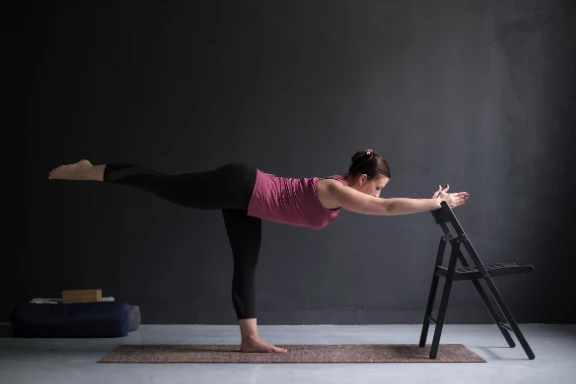 12 Yoga Poses to Soothe Rheumatoid Arthritis Pain And Stiffness