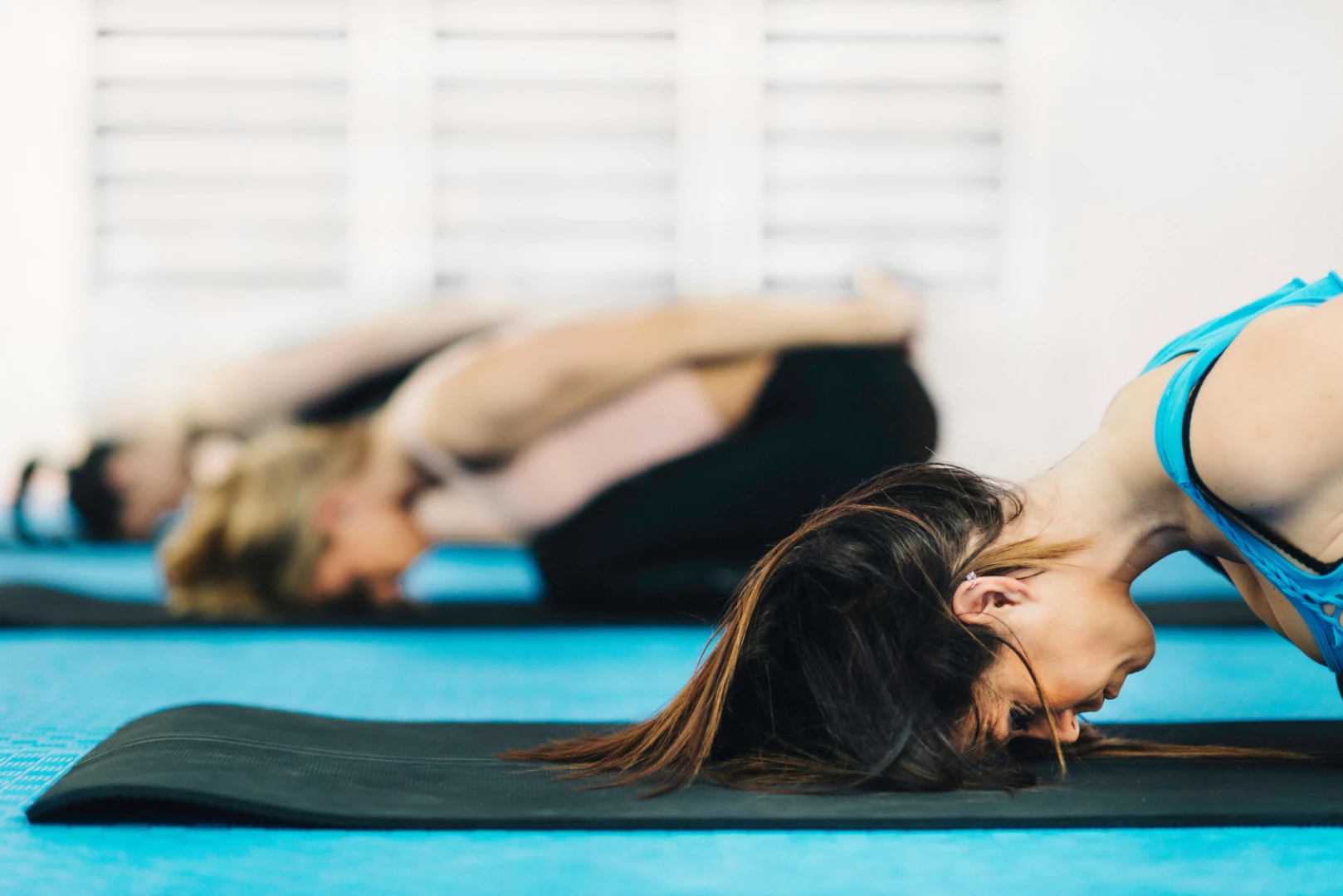 10 Alignment Cues Yoga Teachers Should Avoid (& What To Say