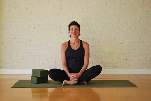 Karen Fabian, Bare Bones Yoga, yoga teacher, anatomy teacher, muscles that work together, synergists