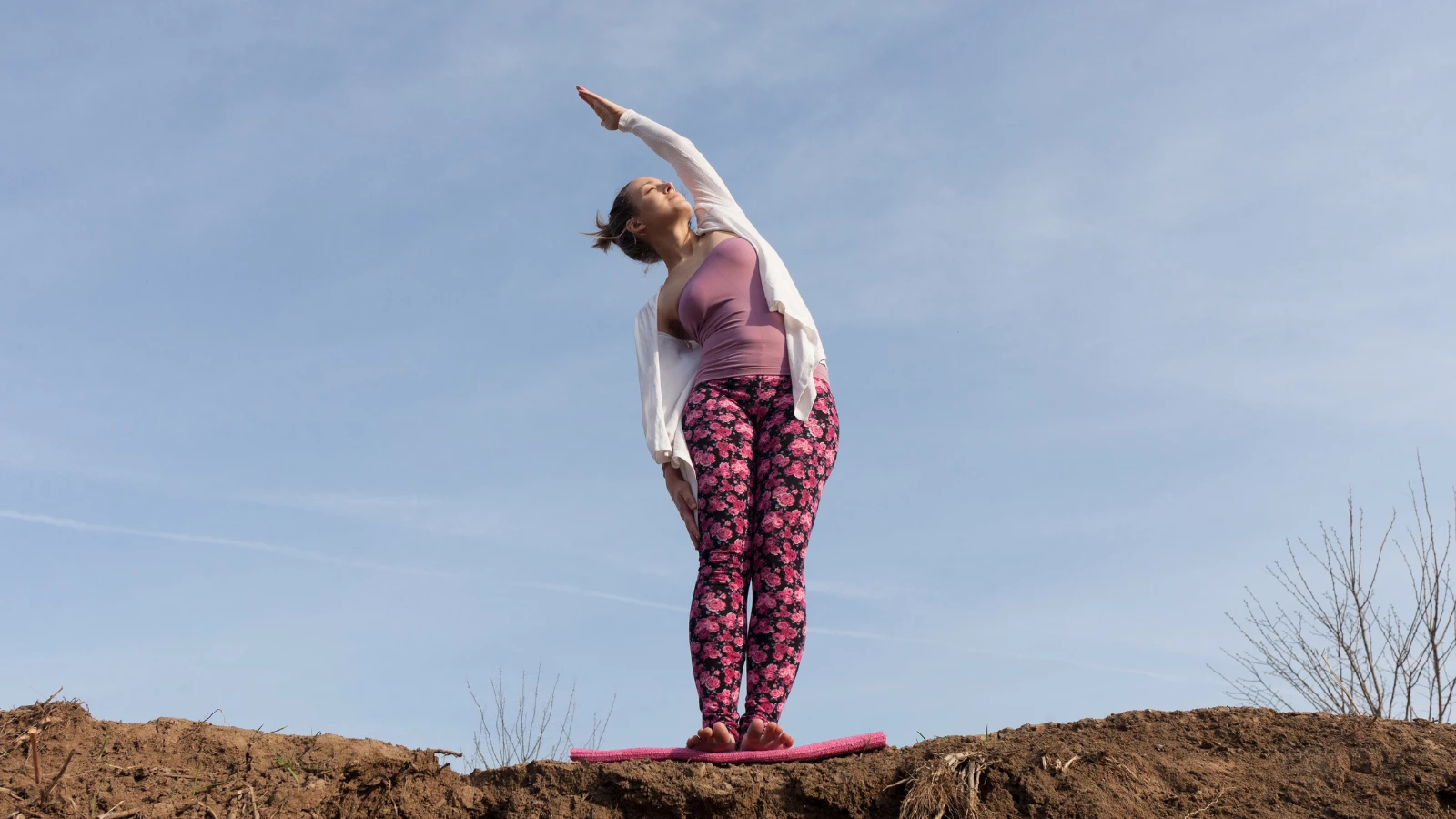 Beginner yoga tips for warming up the body and the fascia in Palm Tree Pose (Sanskrit name: Talasana)